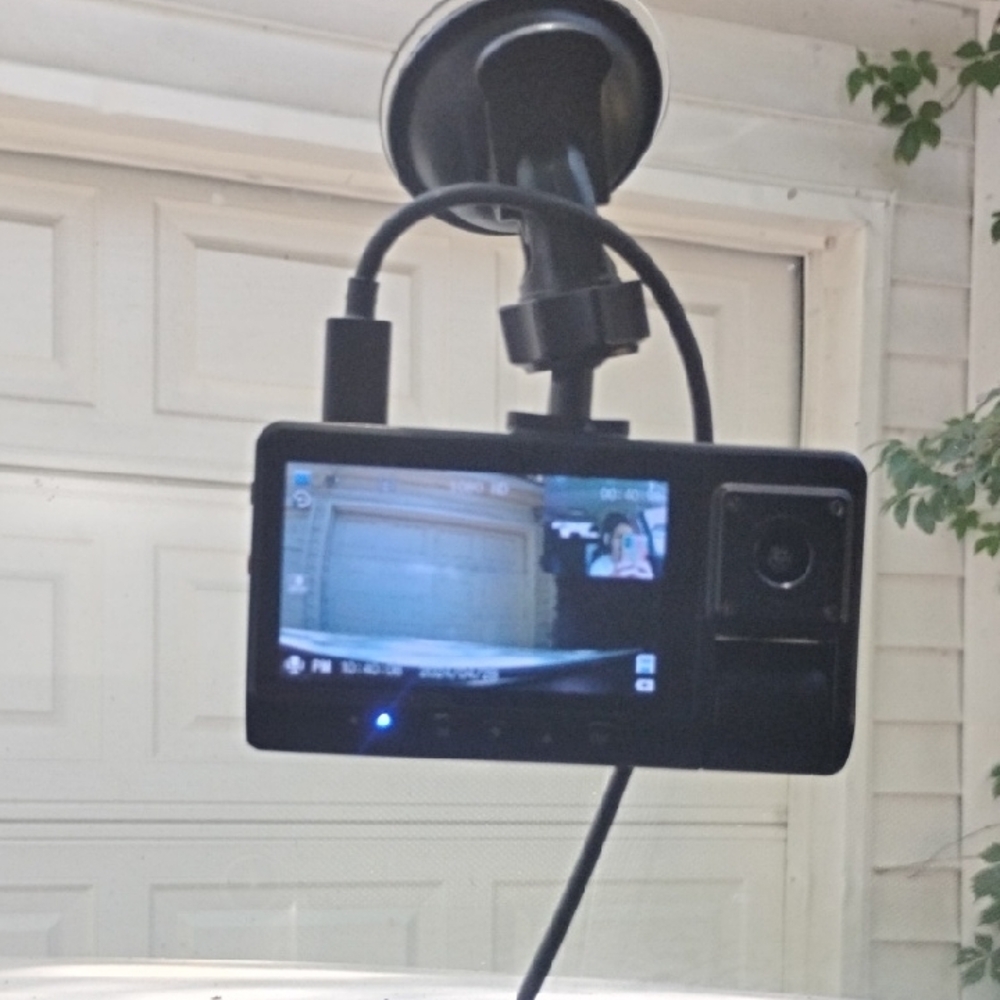 Black Dash Cam with Suction Mount Onn!